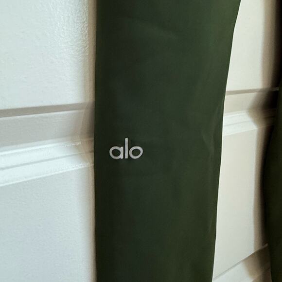 Alo Yoga Womens Warrior Leggings Green Size XS Extra Small Gym Workout Y… - Picture 8 of 9
